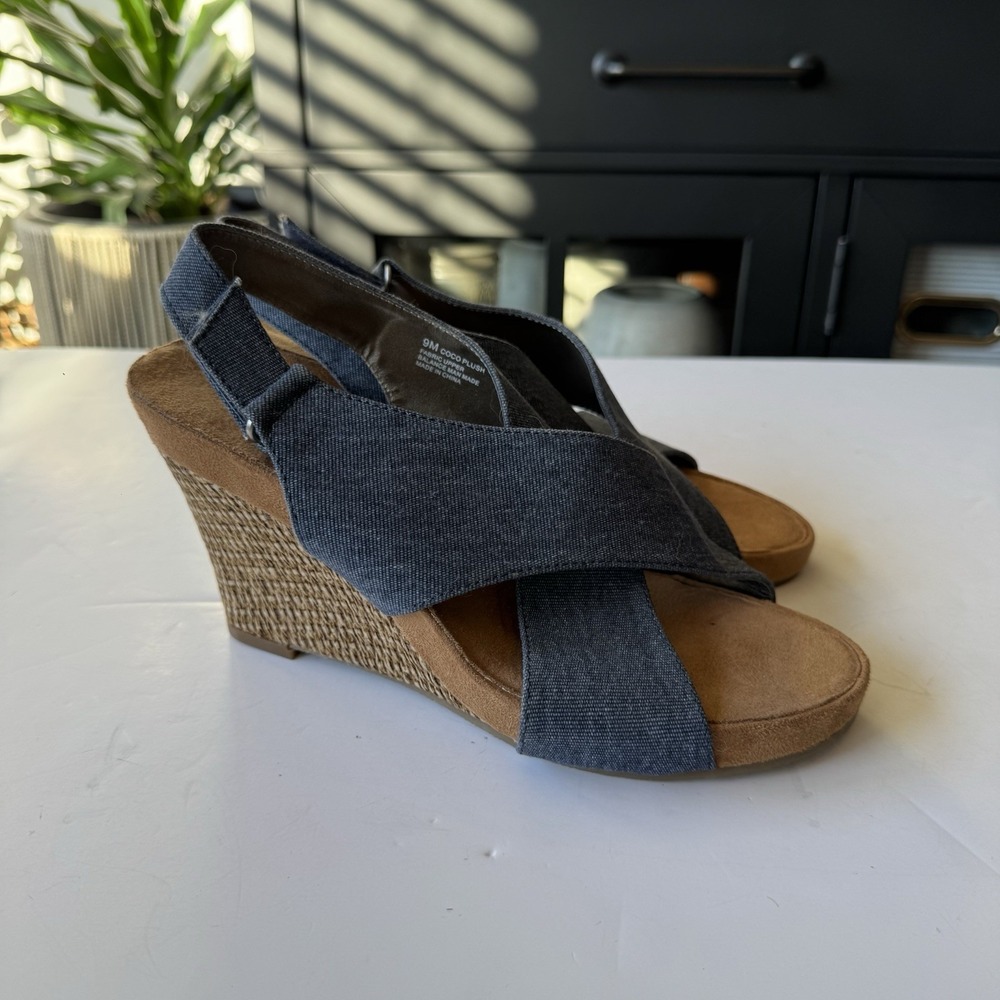 Aerosoles |  "Coco Plush" Women's Denim Blue Wedge Weave Sandals Size 9 Rattan - Picture 3 of 9